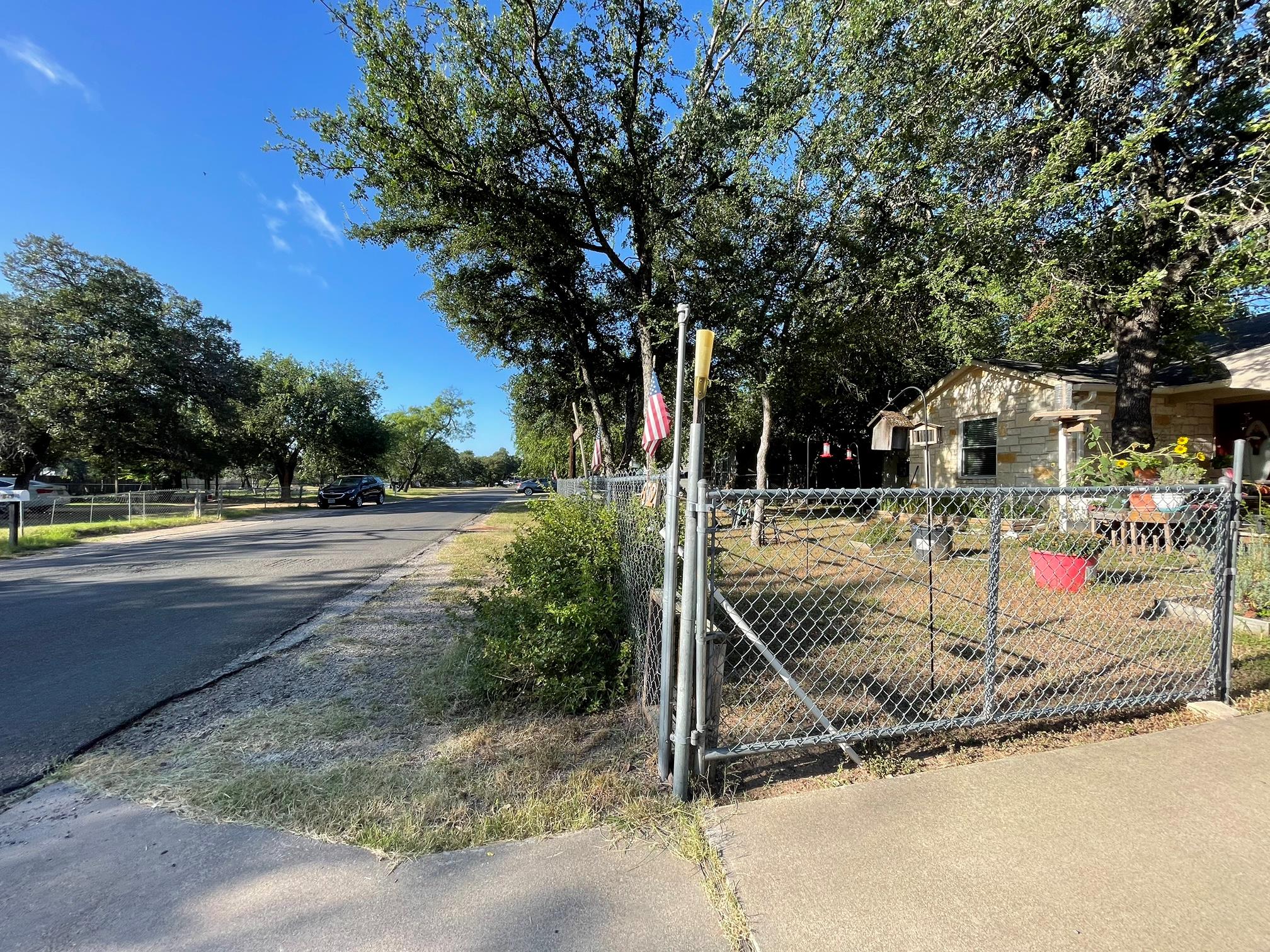 652 Pecan LN