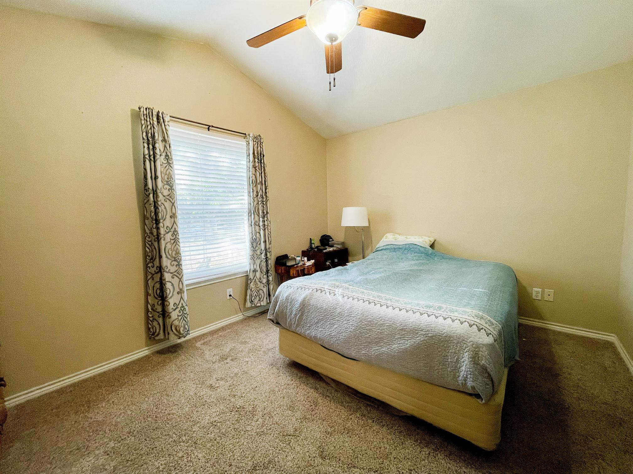 652 Pecan LN