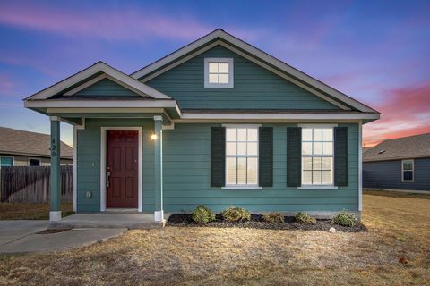 Photo of 420 Halfmoon DR, Lockhart, TX 78644 (MLS # 1480871)