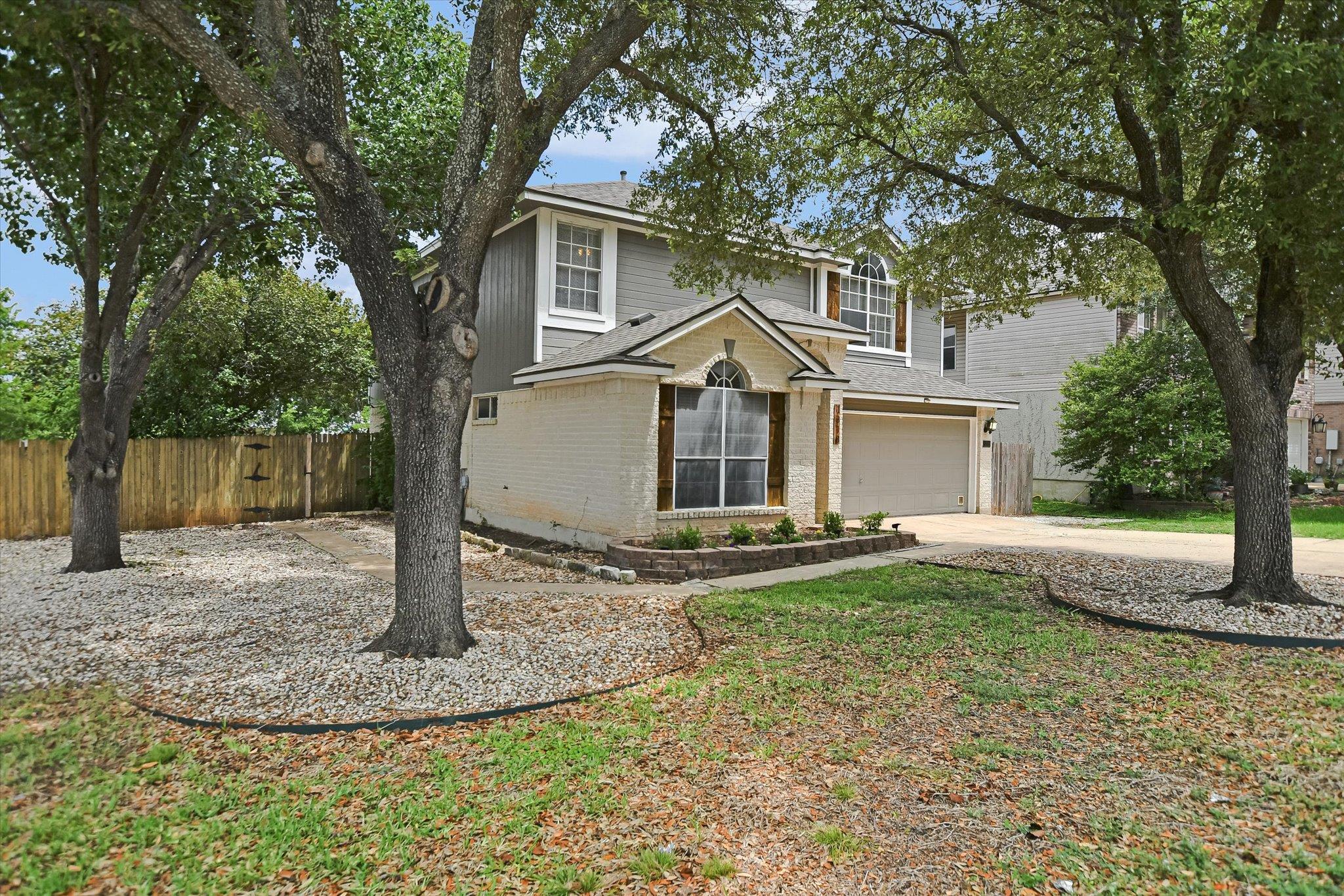 1318 Rosie LN