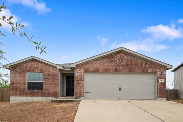 221 KOONTZ LOOP, JARRELL, TX 76537 - Image 6ddac77d8a0cede0e95fe8d6b8539eae/1428457134