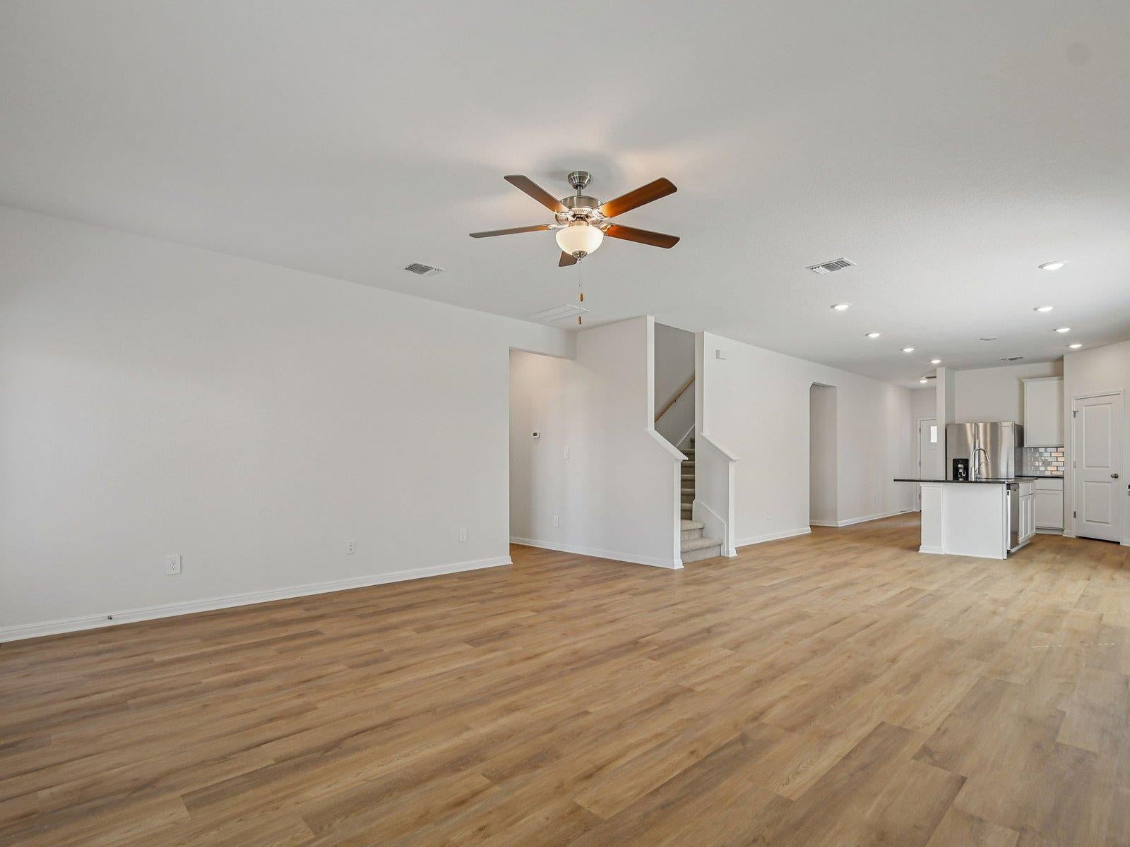 280 Red Tail Hawk LN