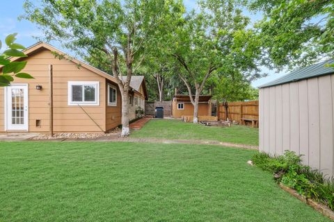 Single Family Residence in Austin TX 5814 Gateshead DR 34.jpg