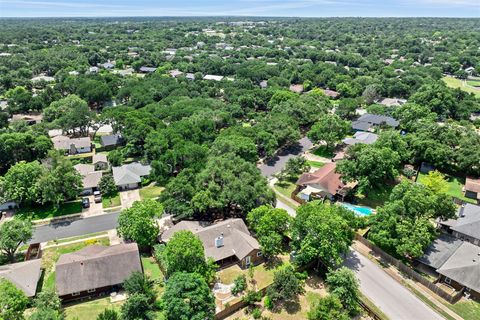 Single Family Residence in Austin TX 5814 Gateshead DR 37.jpg