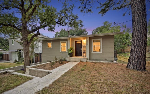 Photo of 2111 W 12TH ST, Austin, TX 78703 (MLS # 3365324)