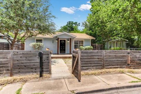 Photo of 2408 E 9th ST, Austin, TX 78702 (MLS # 4454542)
