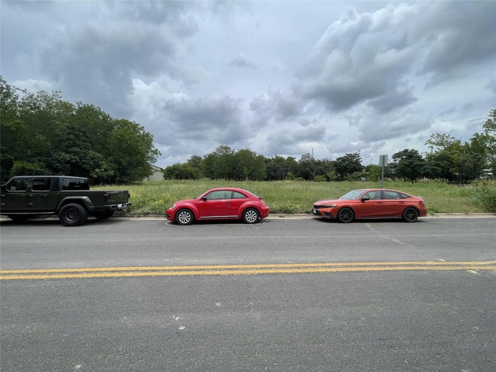 Photo 1 of 11 — 904 Battle Bend BLVD, Austin, TX 78745