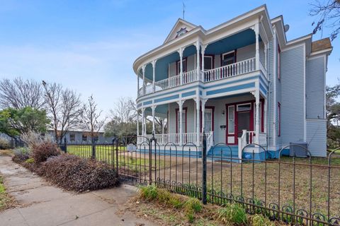 A home in La Grange