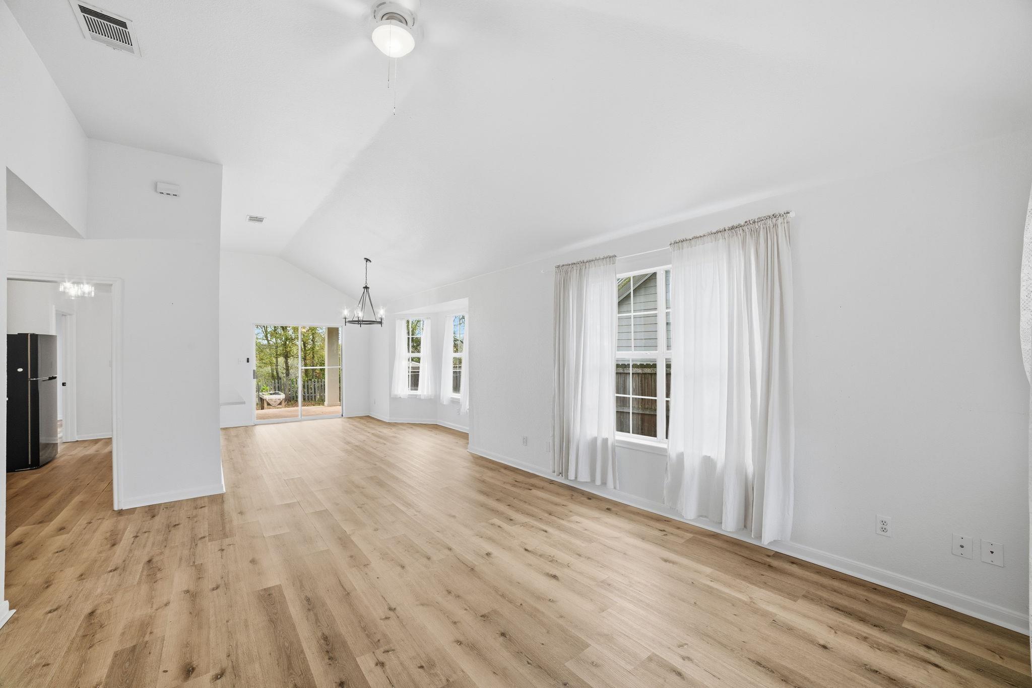 104 S Mockingbird CIR