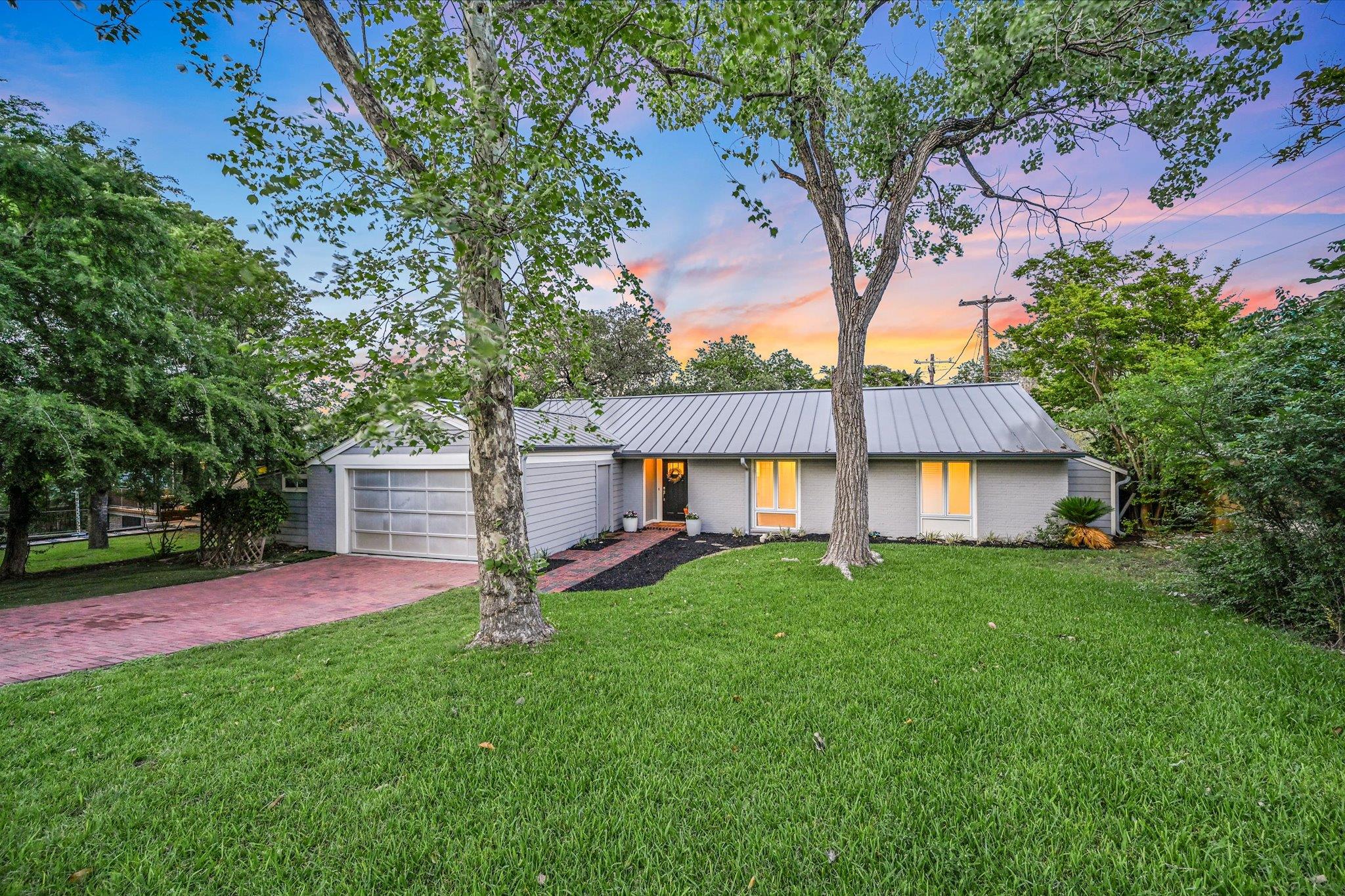 3514 Lakeland DR