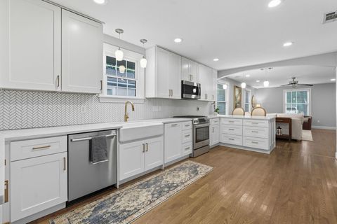Tiny photo for 5400 Sunshine DR, Austin, TX 78756 (MLS # 1795653)