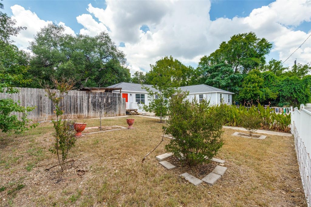 Photo of 417 N Blanco ST, Lockhart, TX 78644 (MLS # 7178265)