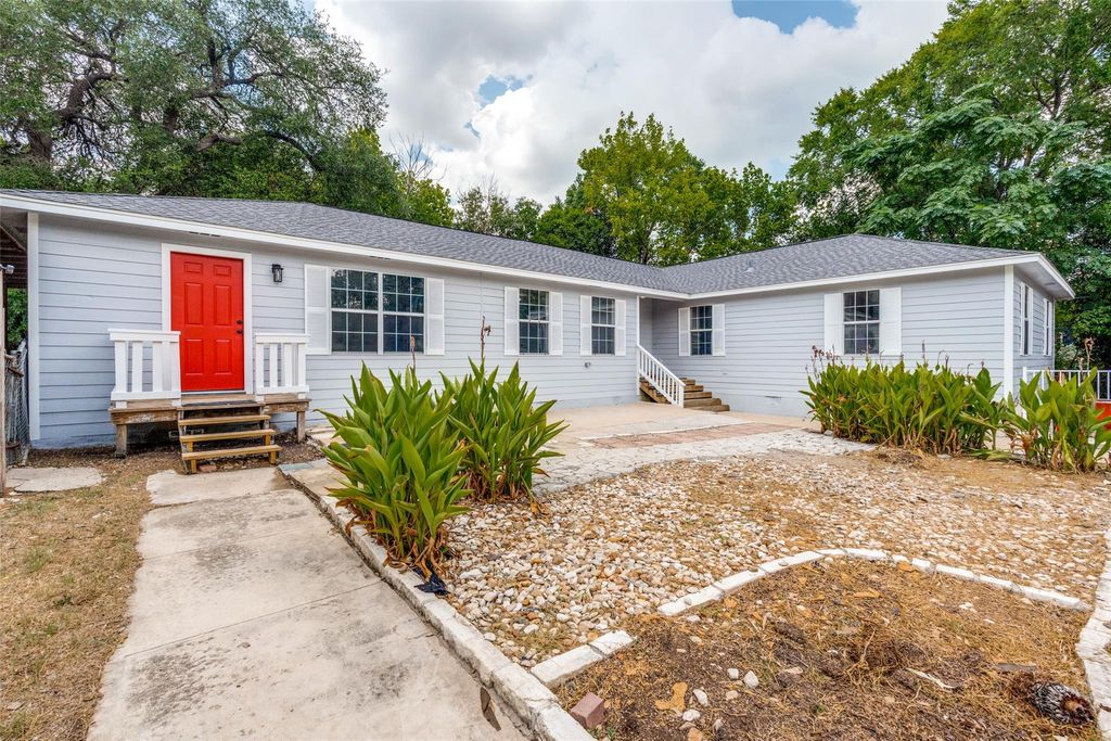 Photo of 417 N Blanco ST, Lockhart, TX 78644 (MLS # 7178265)