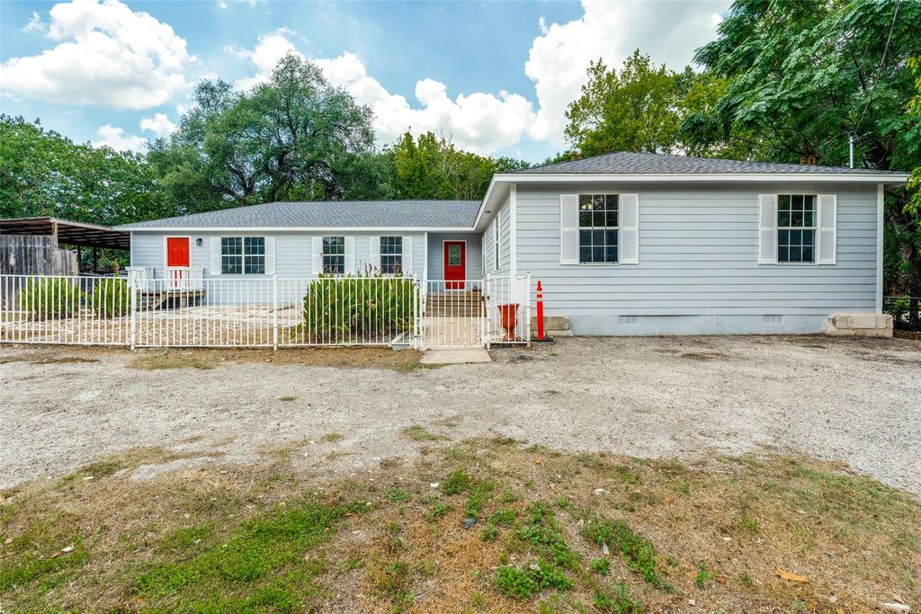 Photo of 417 N Blanco ST, Lockhart, TX 78644 (MLS # 7178265)