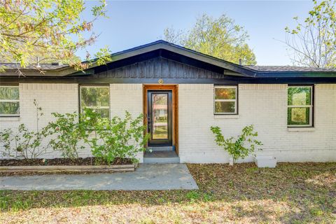 Photo of 10805 Plains TRL, Austin, TX 78758 (MLS # 4242136)