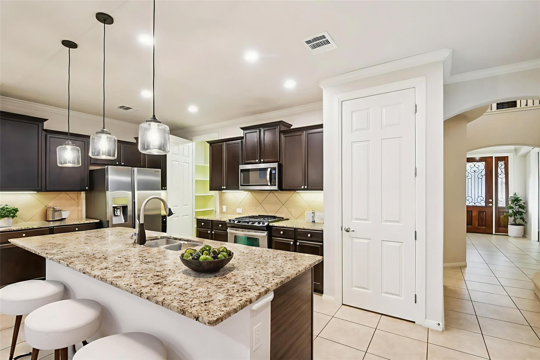 634 Irvin DR