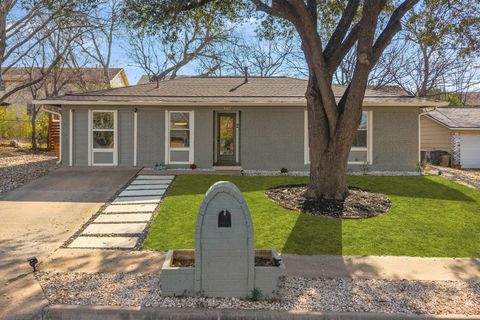 Photo of 827 Sussex DR, Austin, TX 78745 (MLS # 2403716)