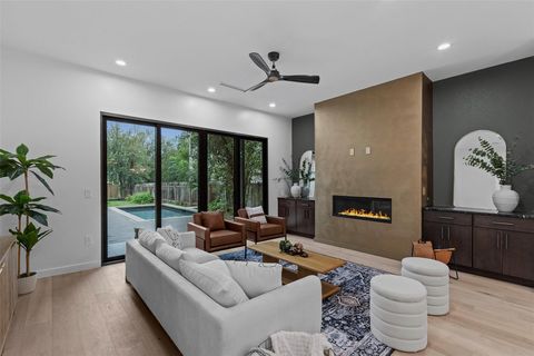 Photo of 705 E 50th ST, Austin, TX 78751 (MLS # 9824128)