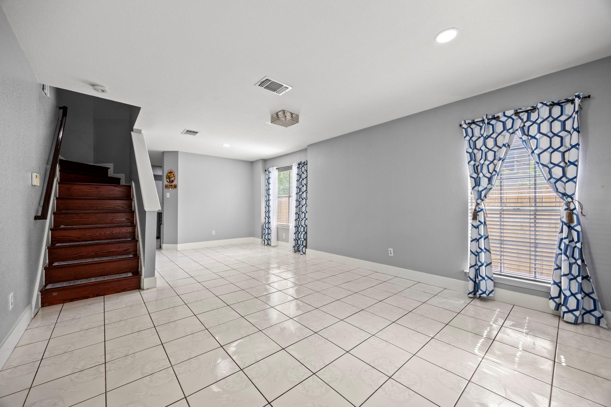 908 Tayside DR