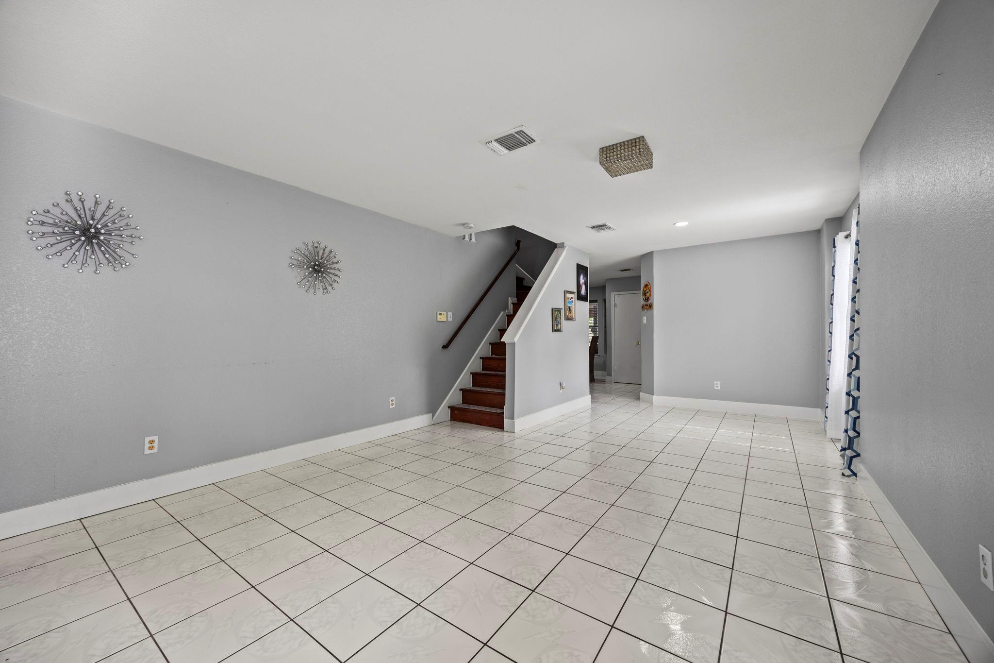 908 Tayside DR