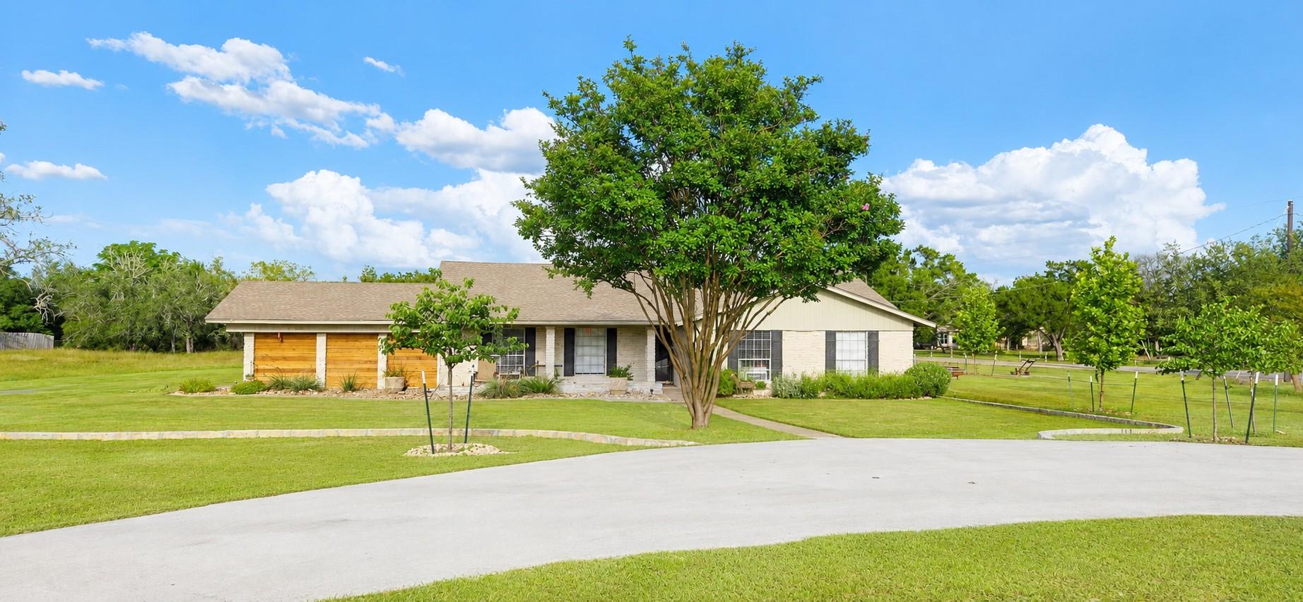 Photo 1 of 23 — 301 Retha DR, Dripping Springs, TX 78620