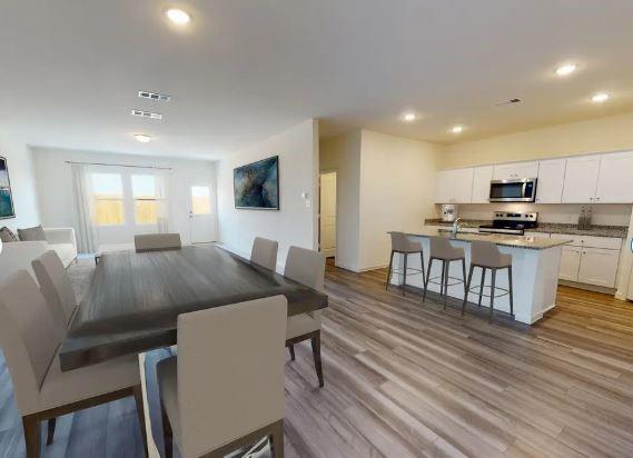 601 Lagoon DR
