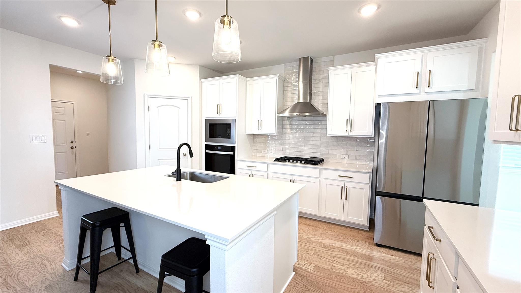 204 Travis LN