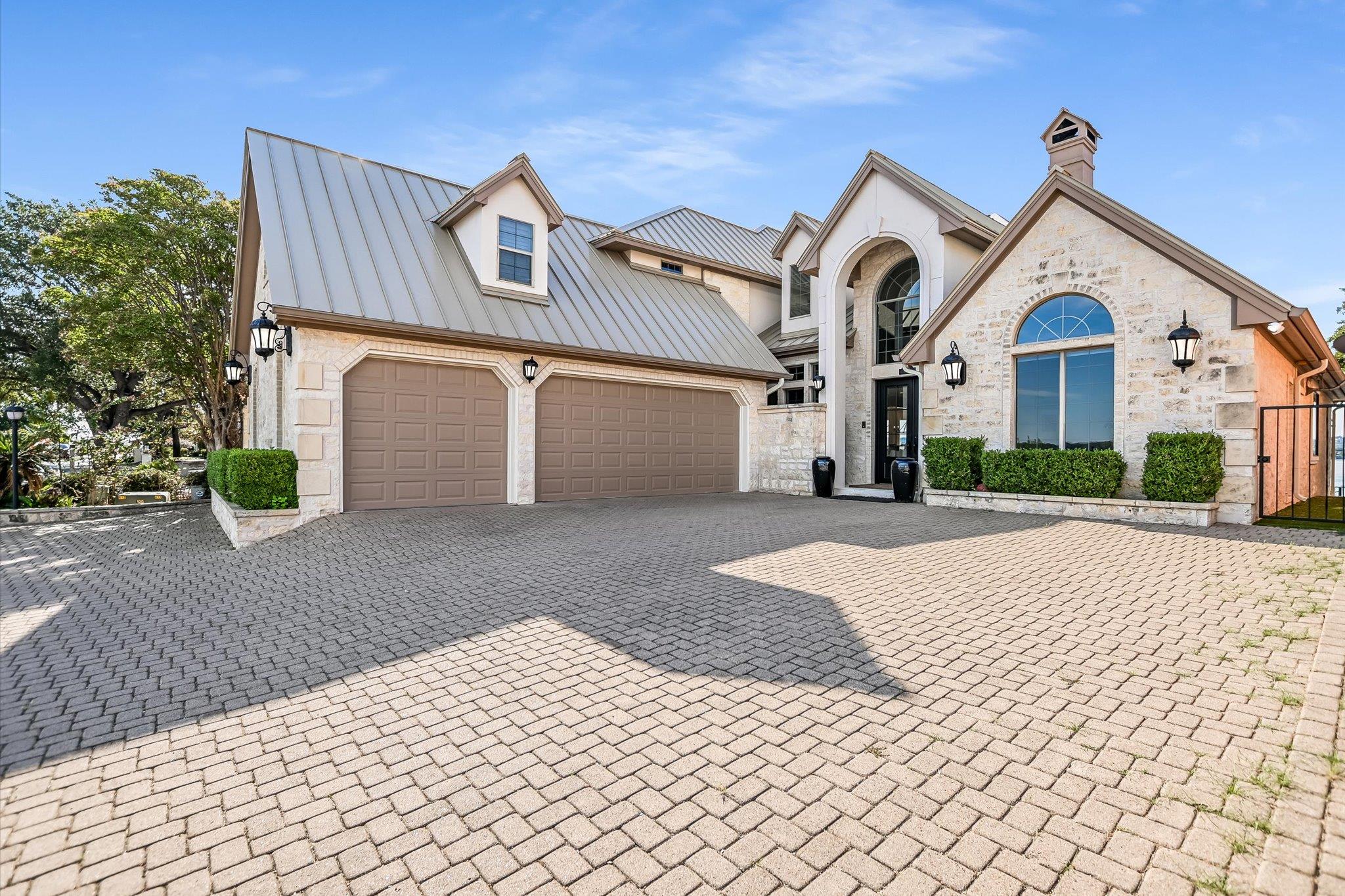 509 Lighthouse DR