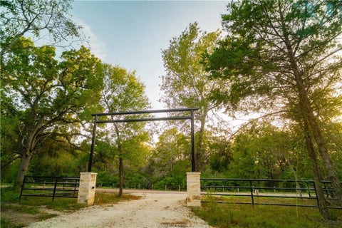 Photo of 12504 Red Hill RD, Hearne, TX 77859 (MLS # 9156972)