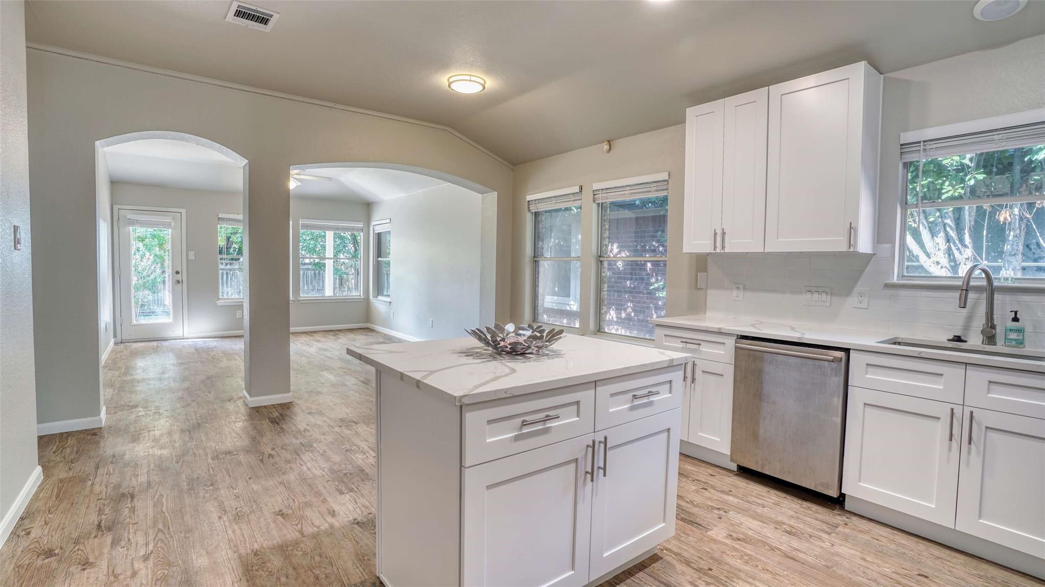 711 House Creek DR