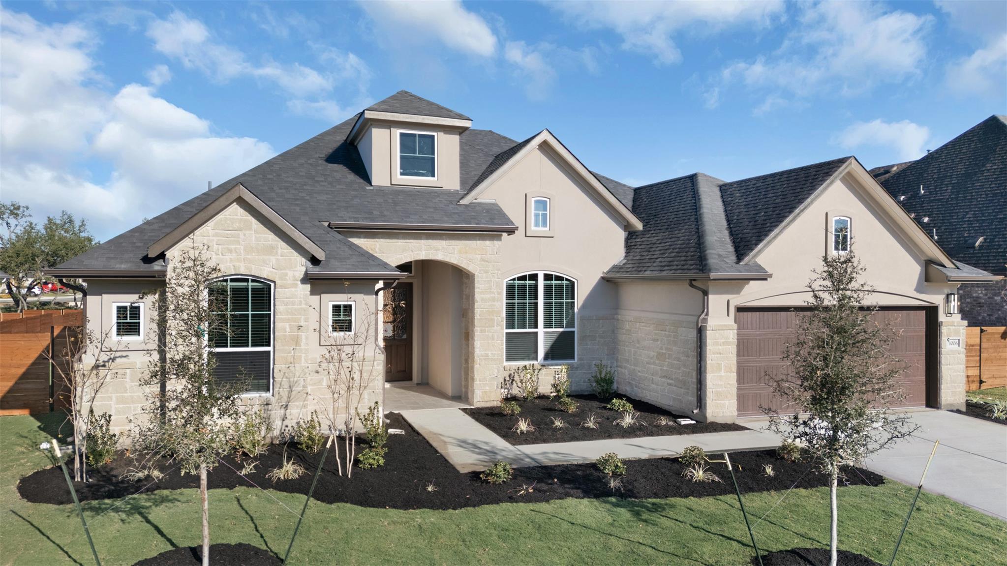 1037 Painted Horse DR