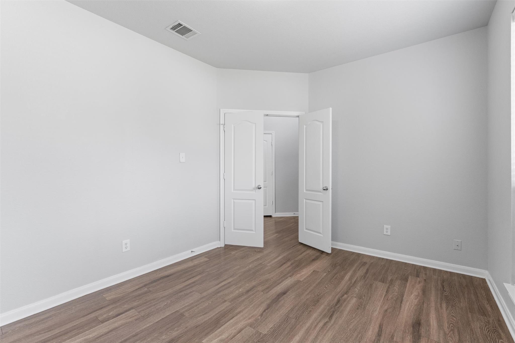 198 Covent DR