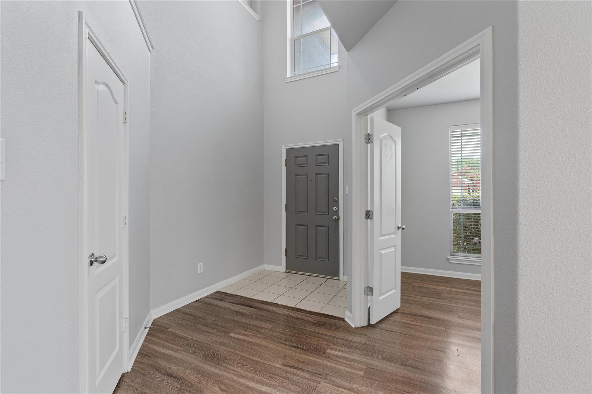 198 Covent DR