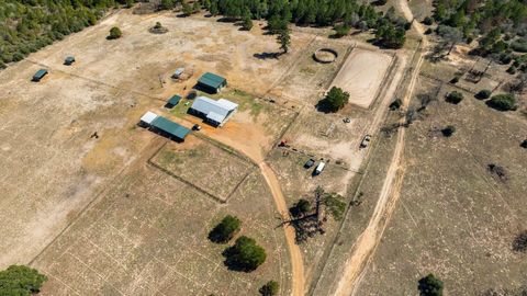 935 Highway 21 E Paige TX 78602