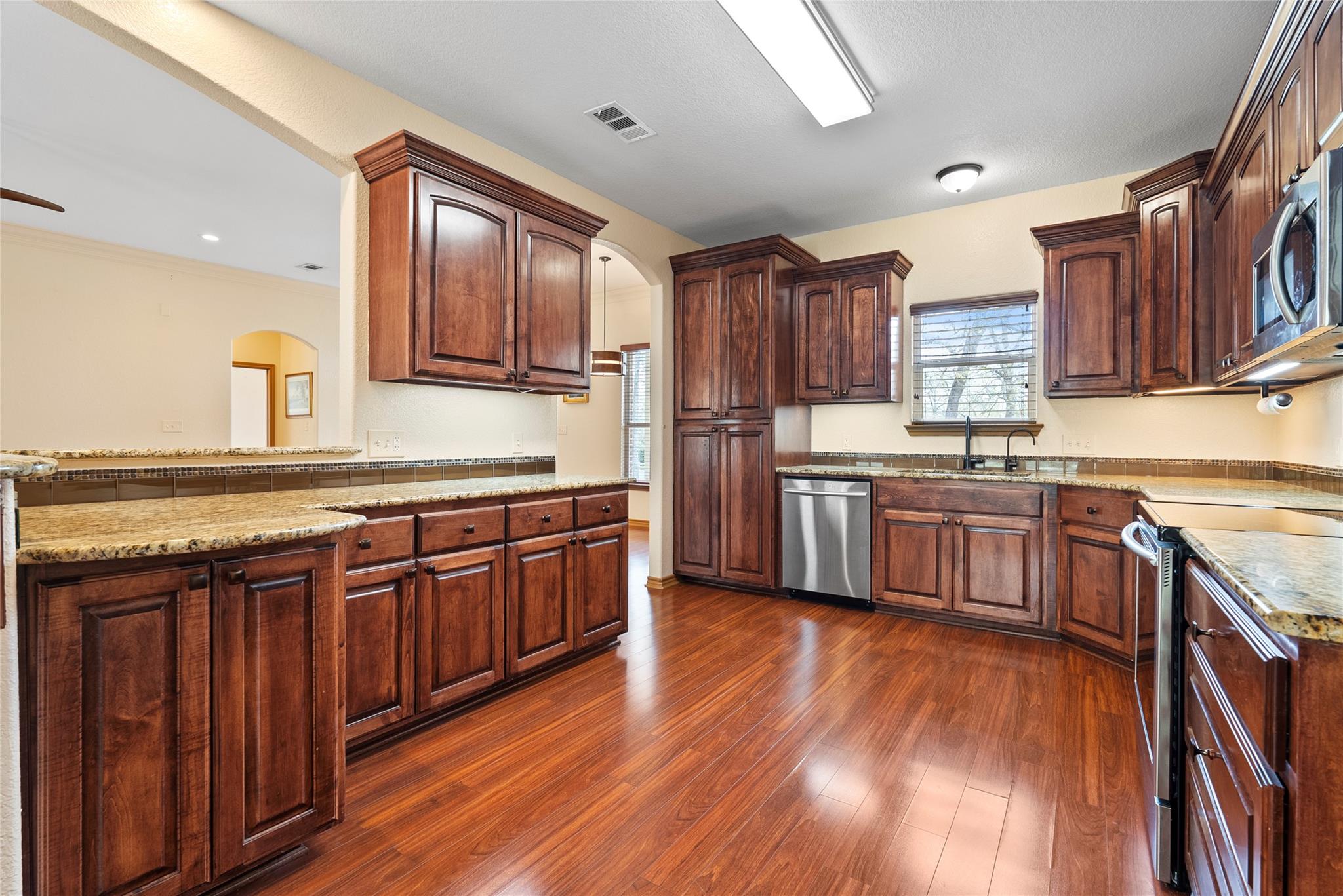 330 Arbors CIR