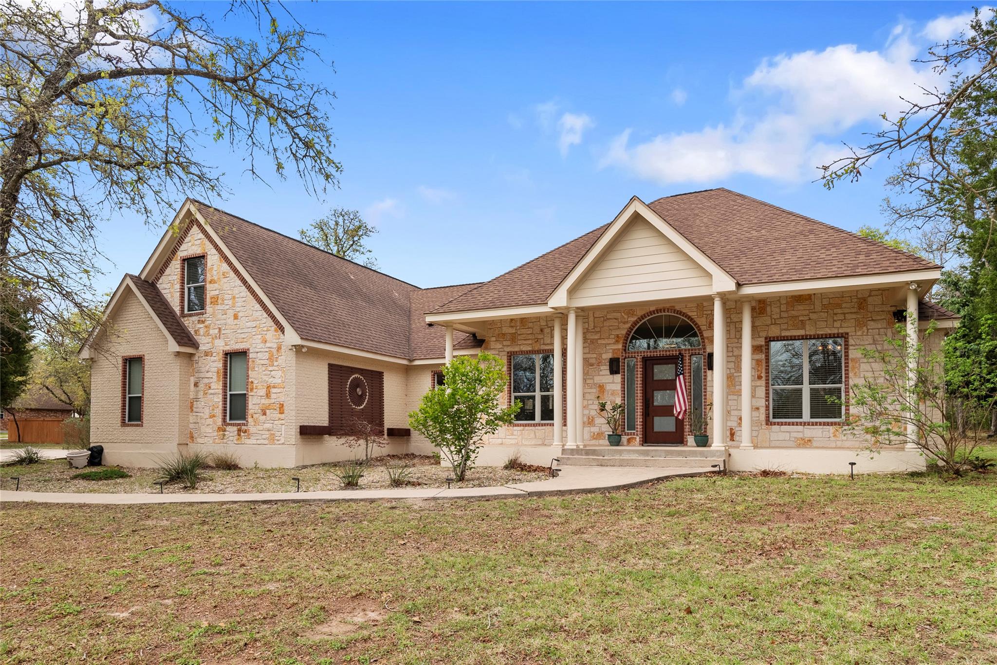 330 Arbors CIR