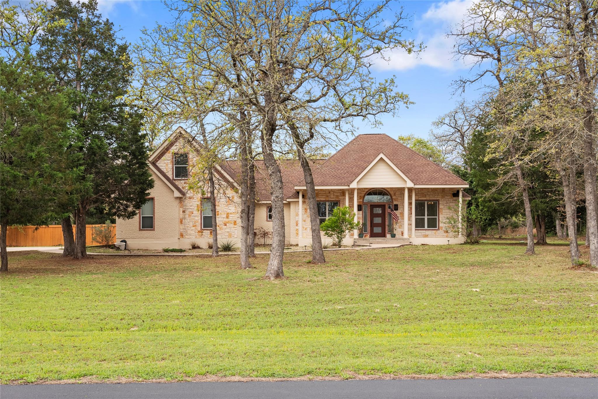 330 Arbors CIR