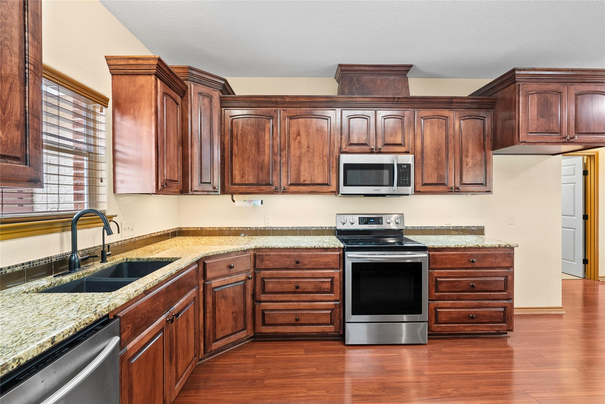 330 Arbors CIR