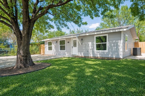 Photo of 6706 Cruz ST, Austin, TX 78741 (MLS # 8683378)