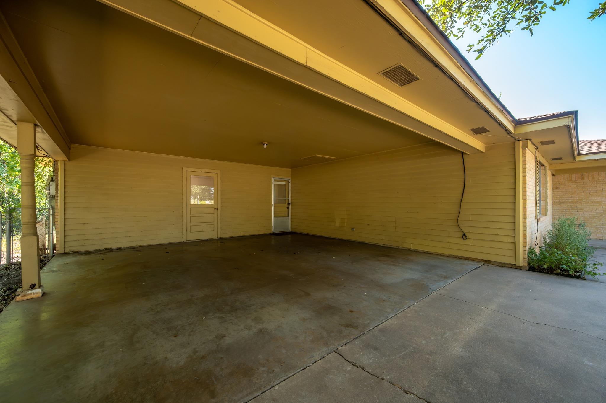 1615 Park LN