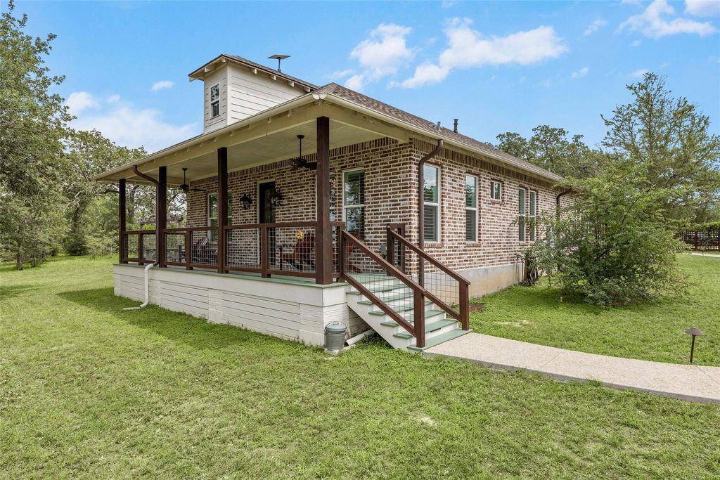 Photo of 901 Spanish Oaks Blvd BLVD, Lockhart, TX 78644 (MLS # 4064830)