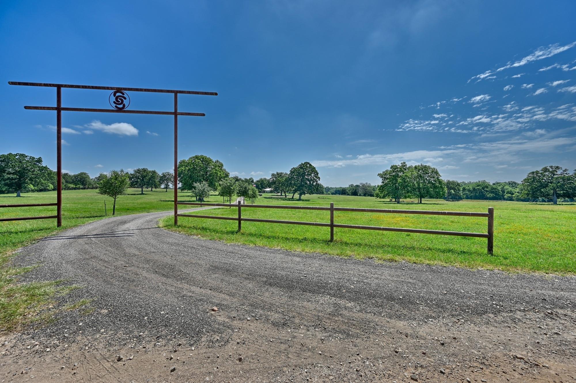 1045 Private Road 7005
