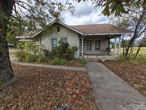 601 E Green ST Llano TX 78643