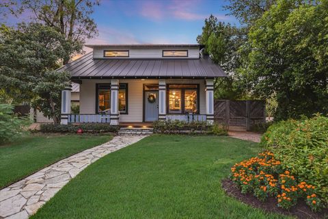 Photo of 5412 Aurora DR, Austin, TX 78756 (MLS # 9937441)