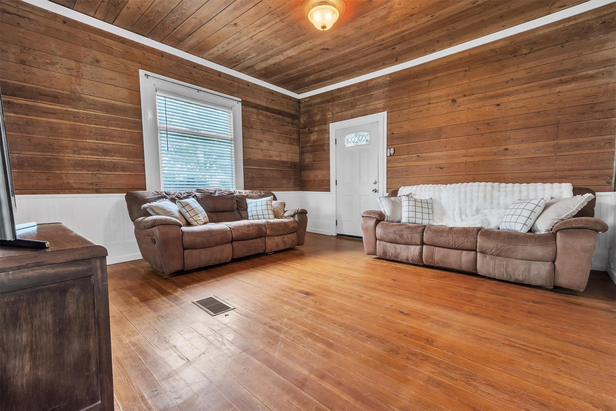 262 W Richmond ST