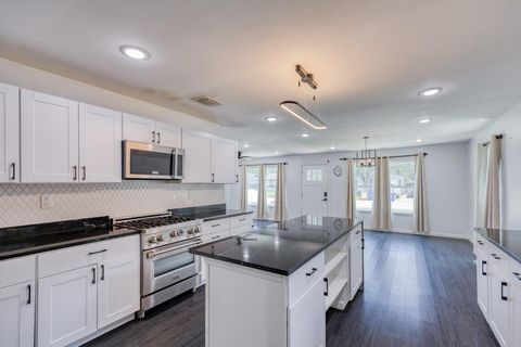 Photo of 6202 Carnation TER, Austin, TX 78741 (MLS # 8537596)