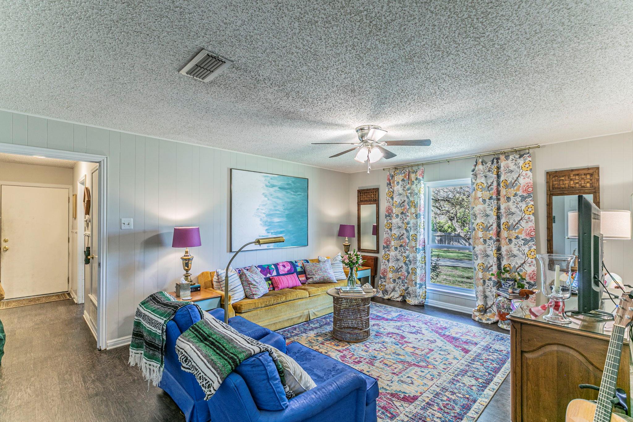 208 Highland Oaks DR