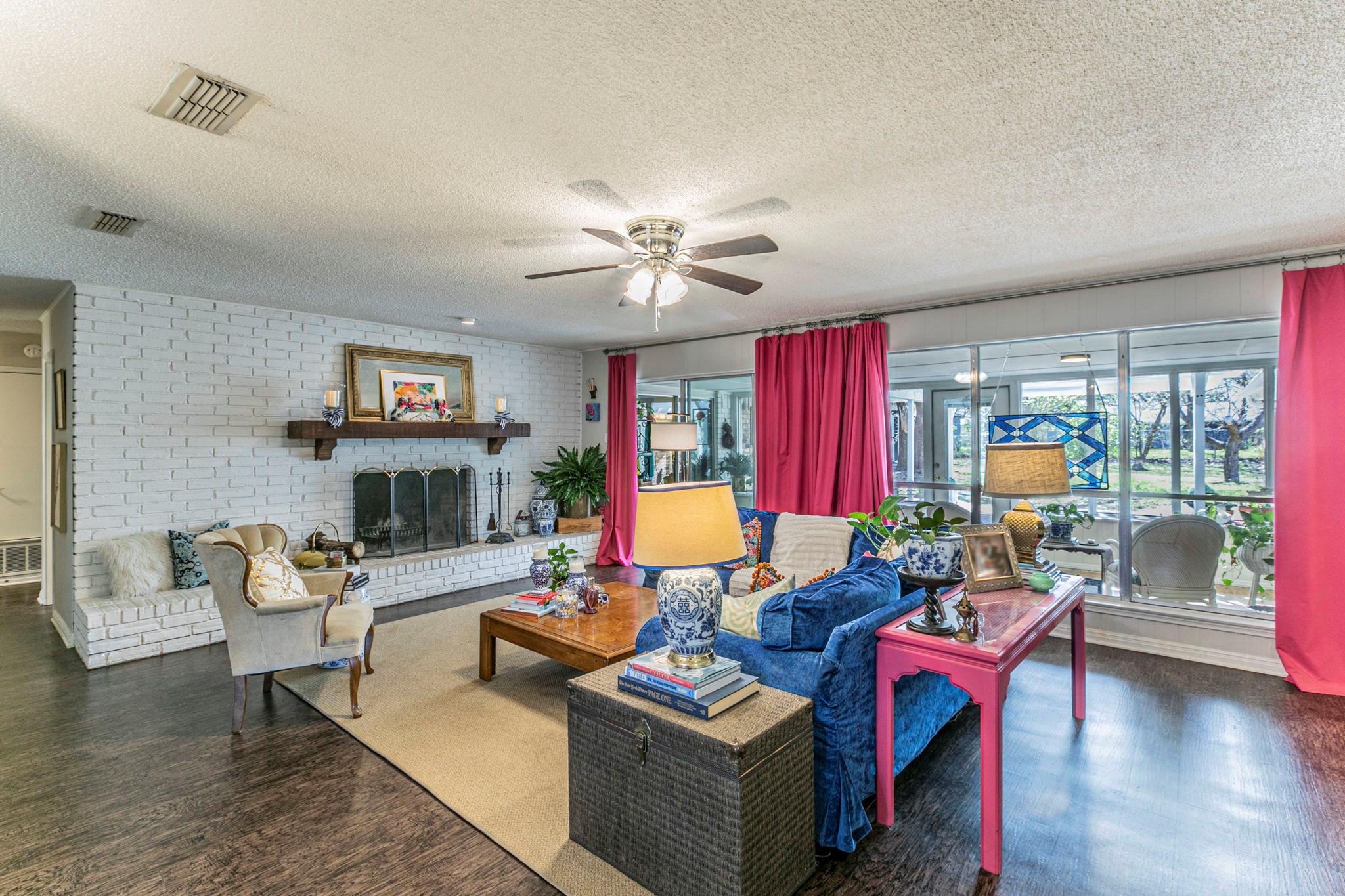 208 Highland Oaks DR