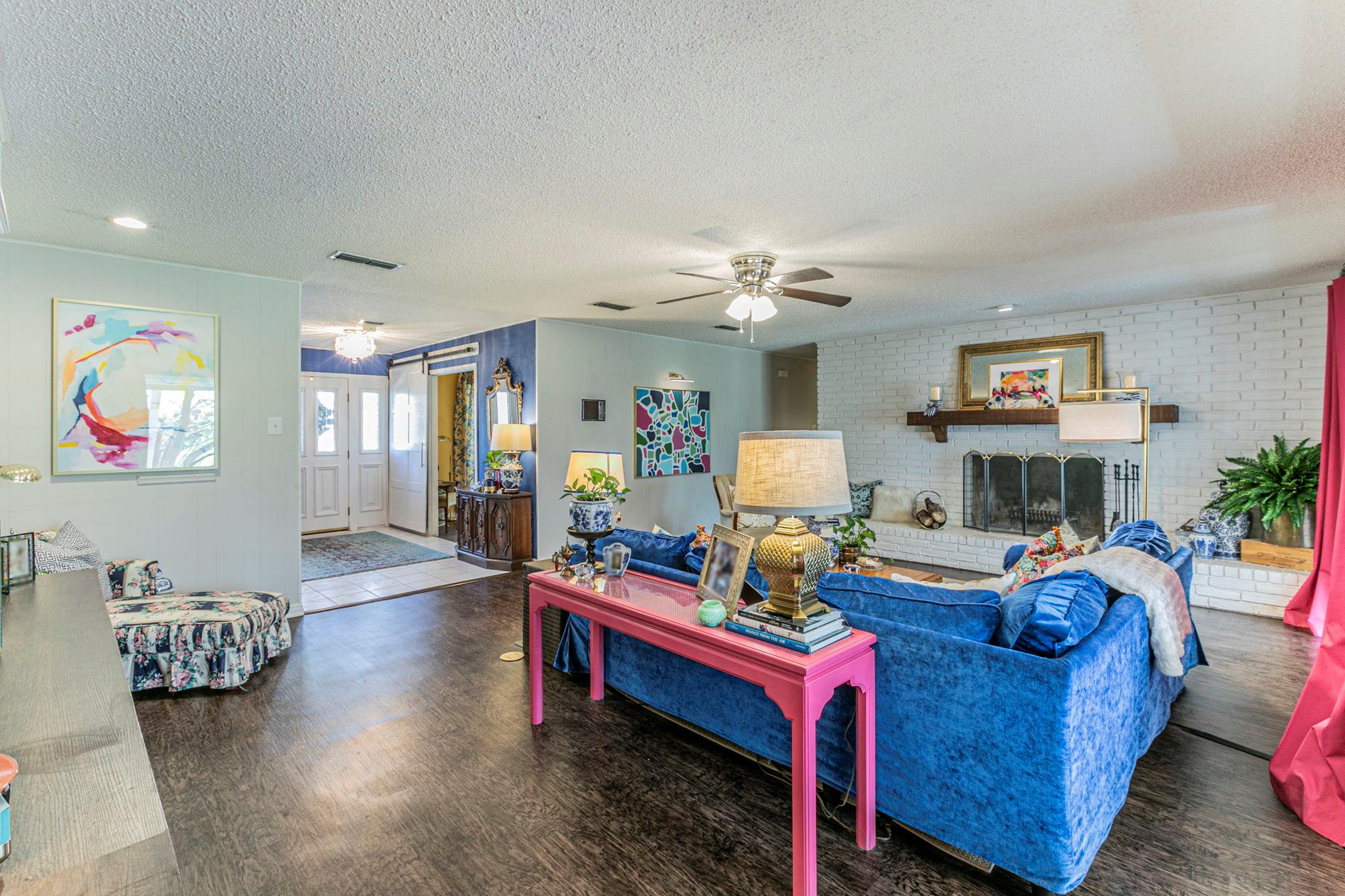 208 Highland Oaks DR