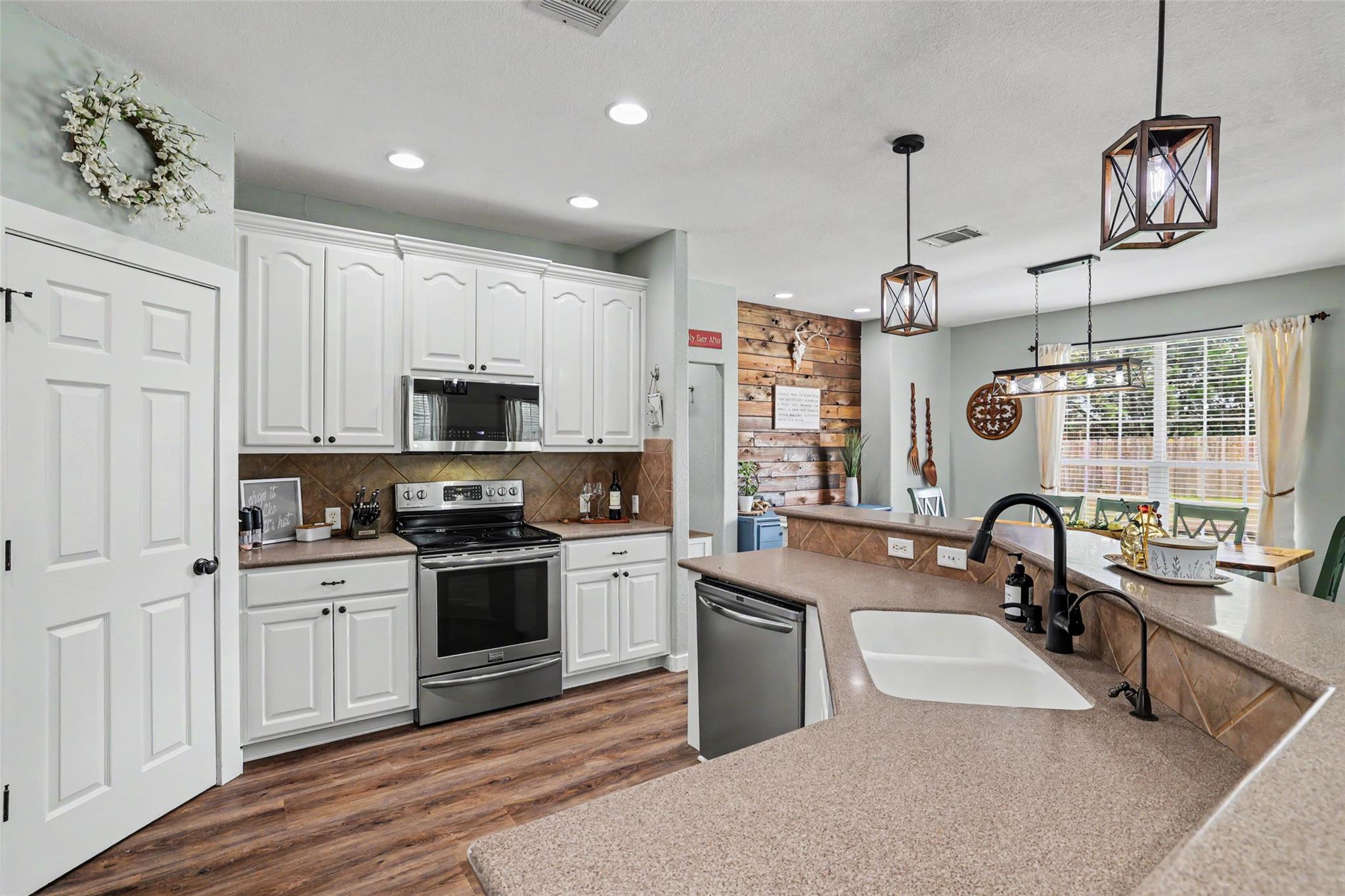 201 Christine LN